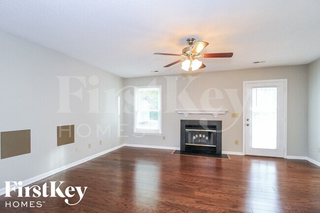 Foto del edificio - 5909 Running Ridge Rd