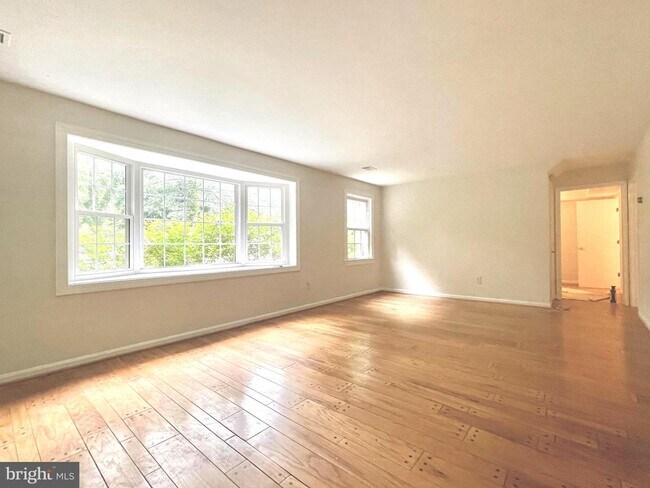 Foto del edificio - 5801 Devonshire Dr