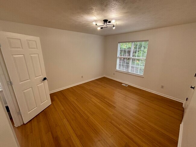 Foto del edificio - 1852 Grant Ct NW