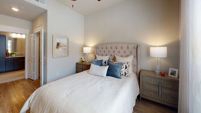 Foto del edificio - Comfort Meets Style — Now Leasing Spacious...