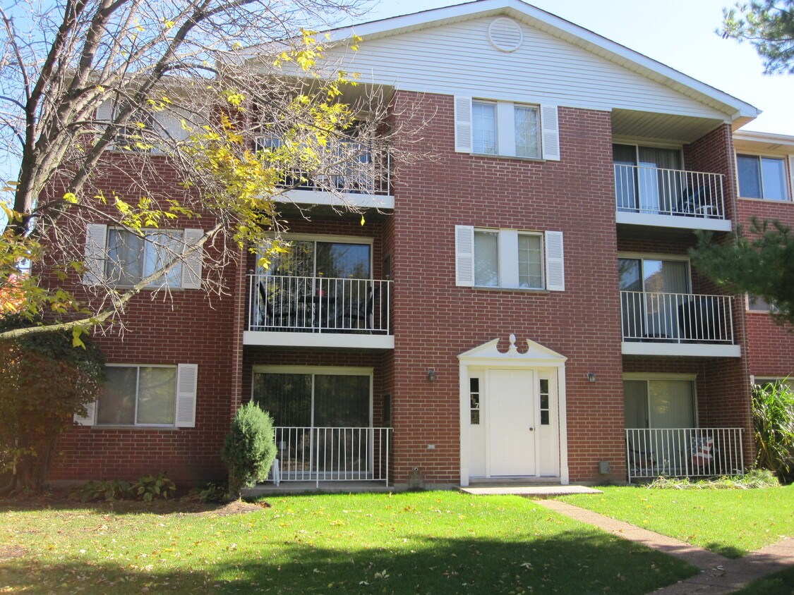 Oak Trails Apartments - 378 Oak Trails Rd