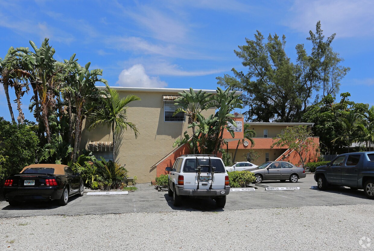 Building Photo - 999 NE 23rd Dr