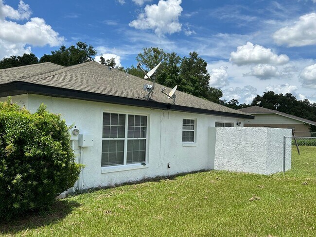 Building Photo - 1835 &amp; 1841 Southwest 109th Place