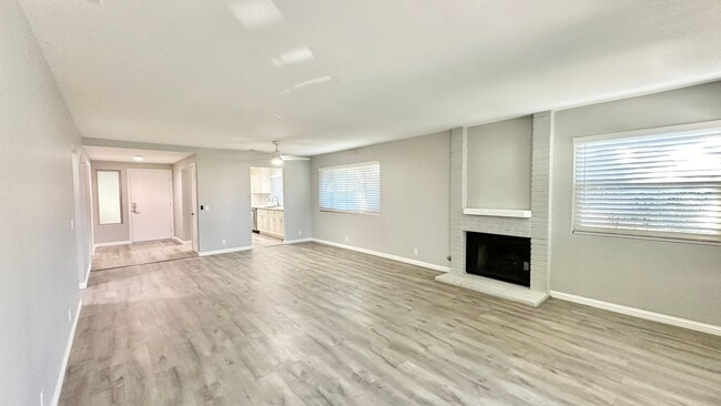 Building Photo - Wonderful & Updated Single Story End Unit ...