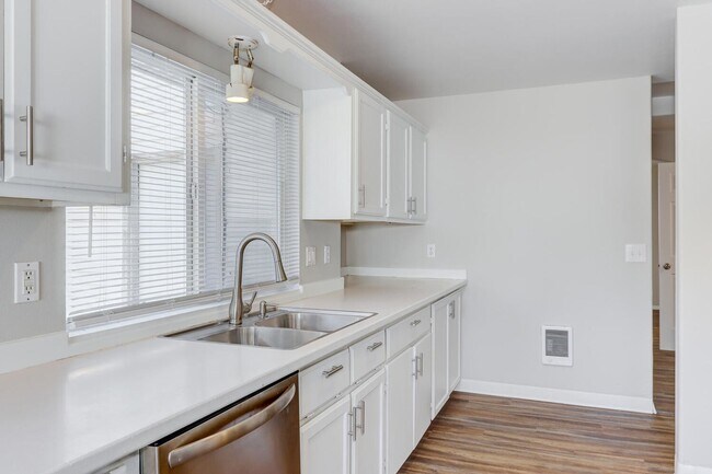 Foto del edificio - Large Fully Remodeled 3 Bedroom Duplex in Nampa