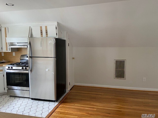 Foto del edificio - 241 Randall Ave