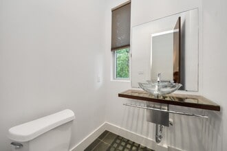 Building Photo - 1610 Calumet St