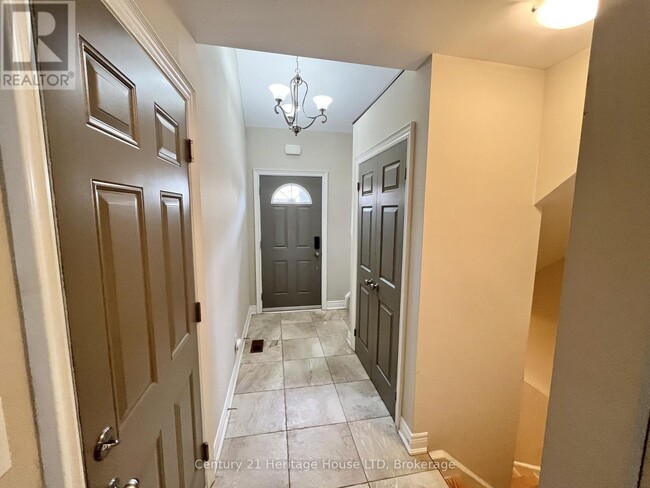 Building Photo - 63 Pine St N