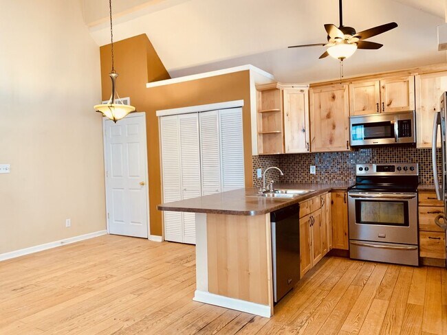 Foto del edificio - MOVE IN READY