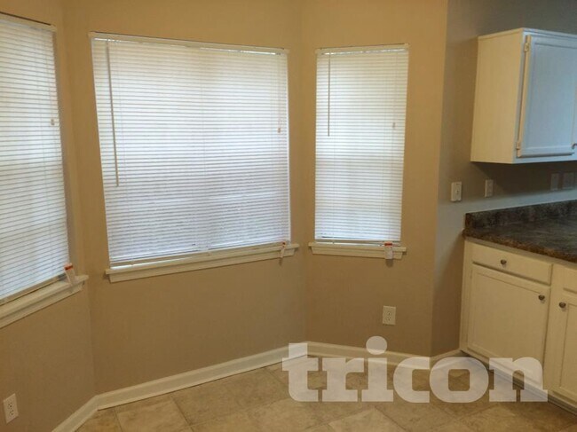 Foto del edificio - 8437 Glenwoods Dr