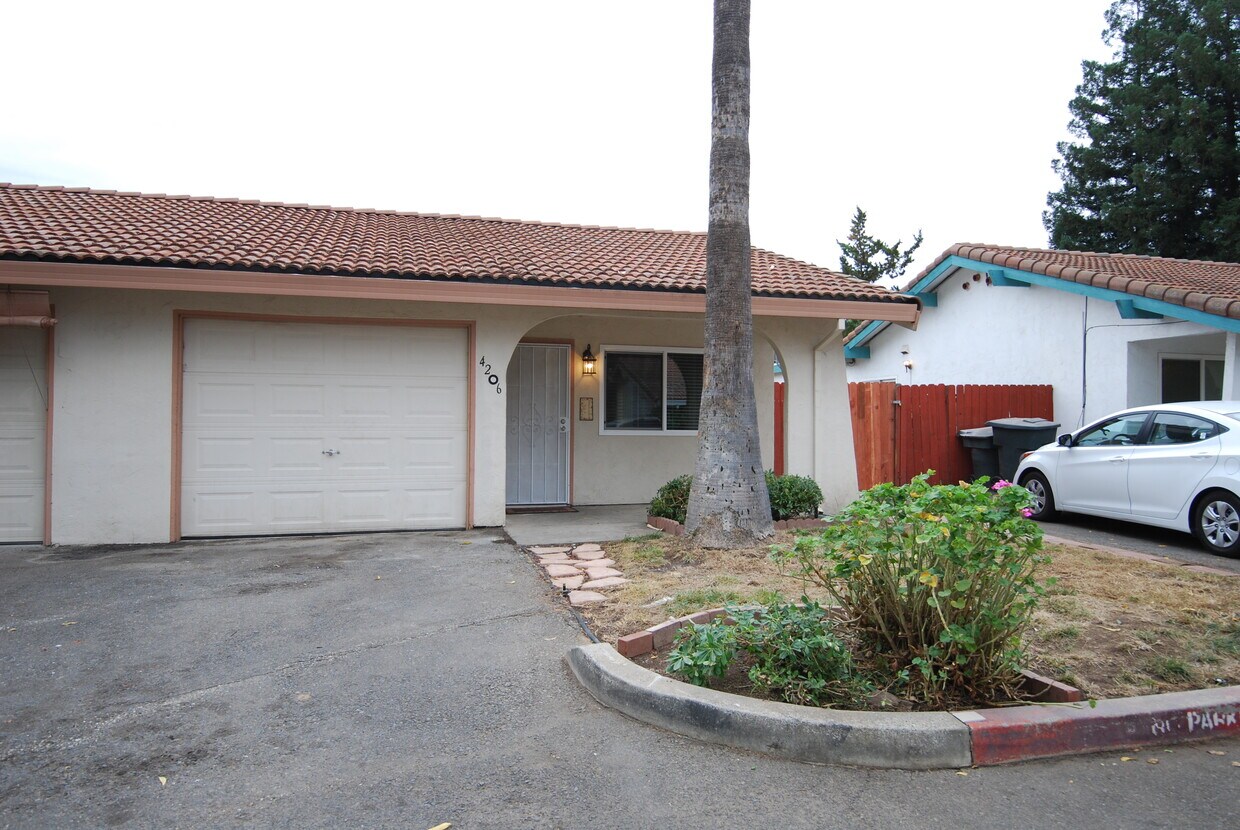 Primary Photo - 4206 Casa Blanca Ln