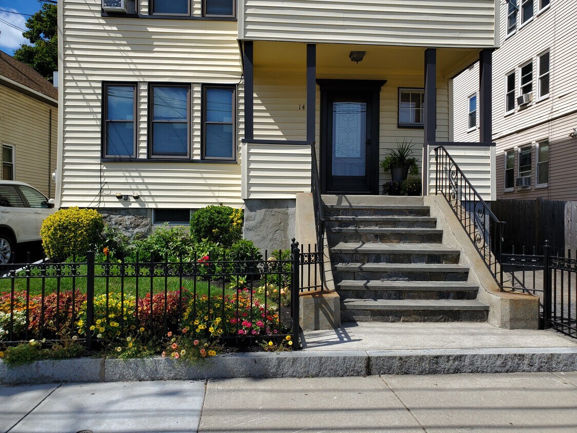 Street View - 1495 River St