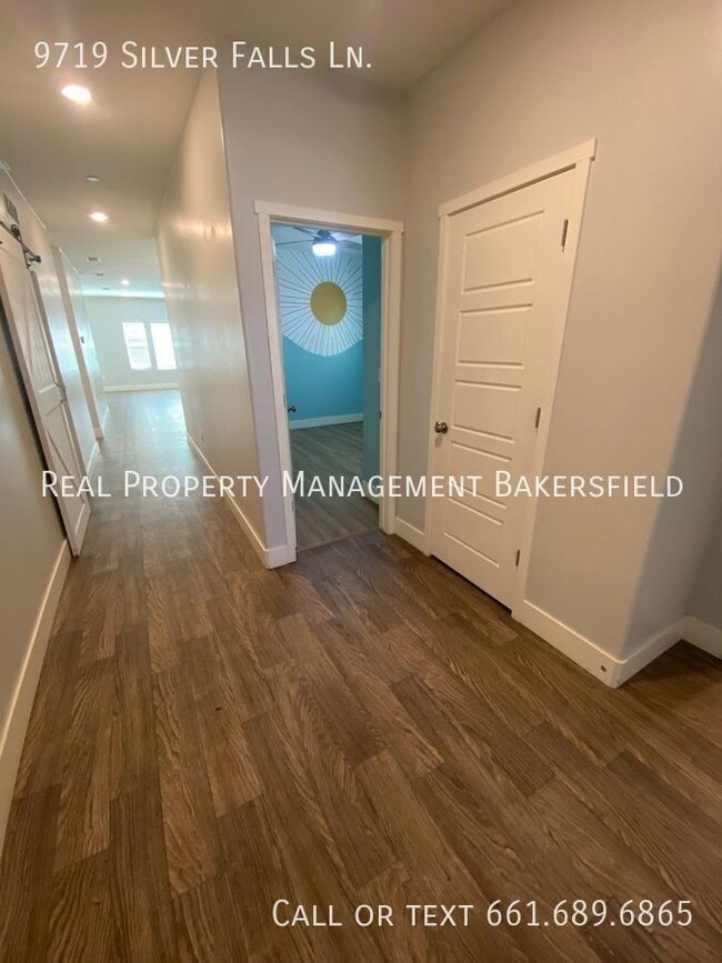 Building Photo - 9719 Silver Falls Ln