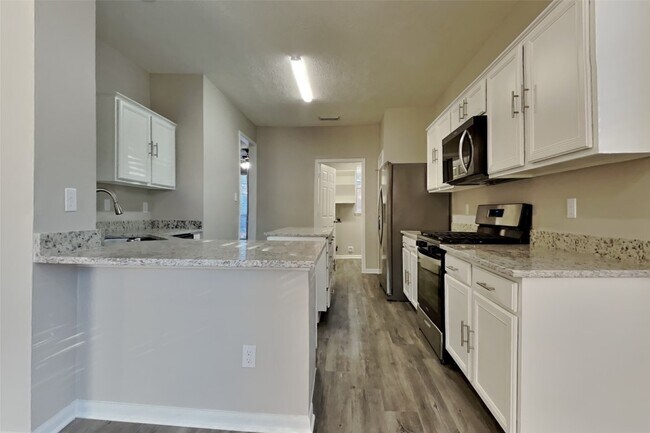 Foto del edificio - 7022 Echo Pines Dr