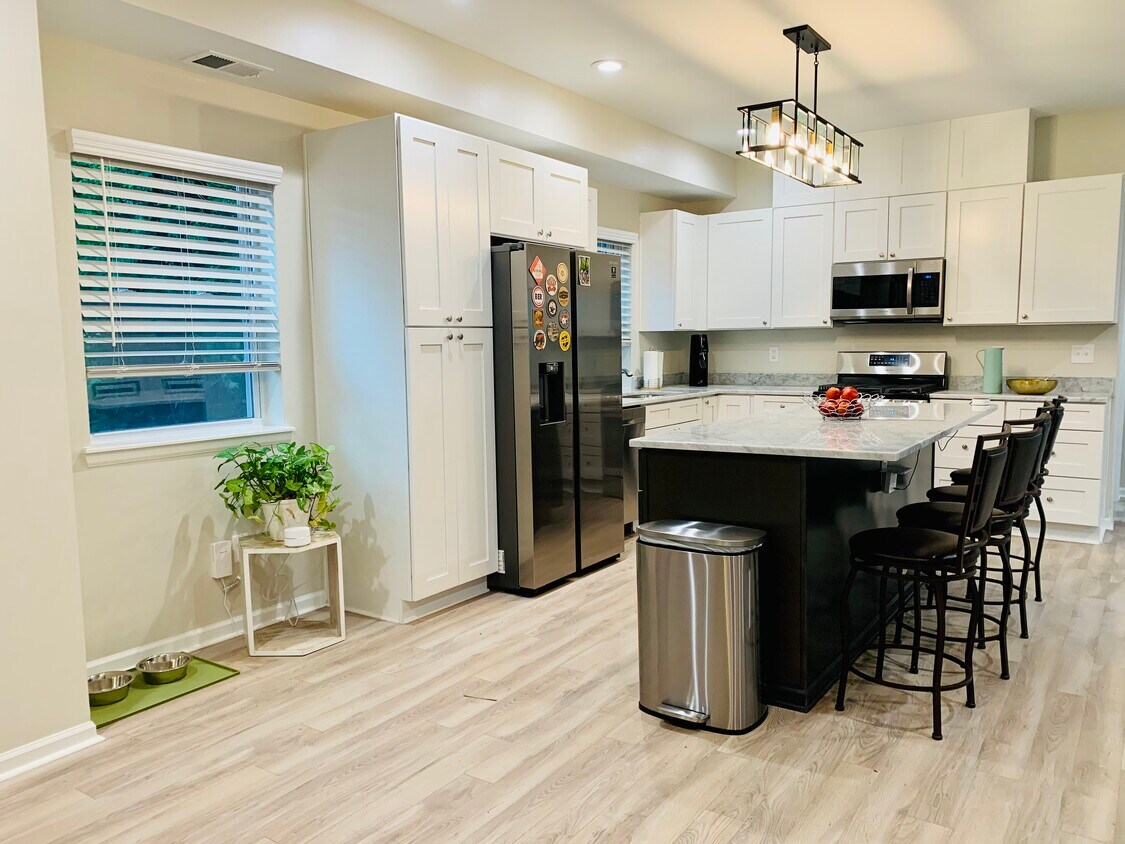 Foto principal - 9211 McGee St