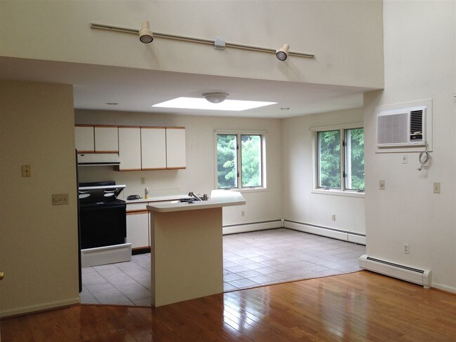 Building Photo - 13 Back River Rd