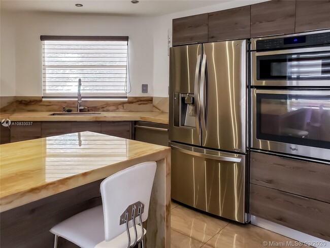 Foto del edificio - 620 SE 25th Ln