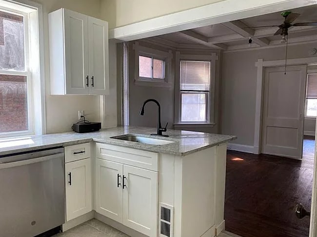 Kitchen - 2606 Melrose Ave