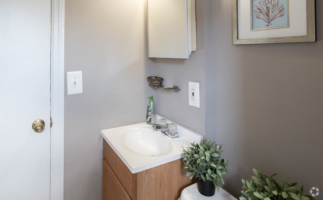 2BR, 1BA - 659 SF - Day Village Townhomes