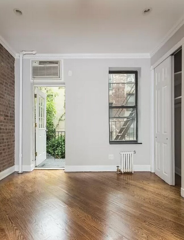 Foto principal - 275 E 10th St
