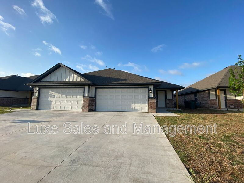 Photo - 10910 NW 119th