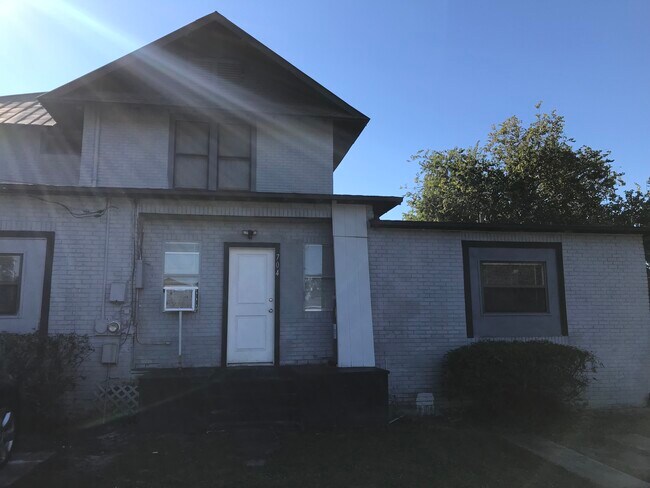 Foto del edificio - 704 W Magnolia St