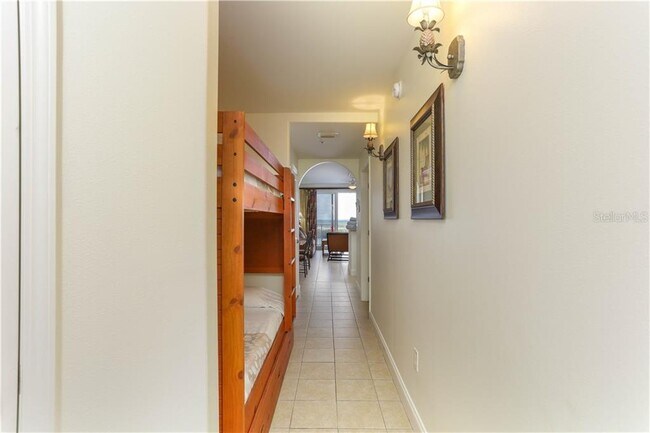 Building Photo - 13427 Blue Heron Beach Dr