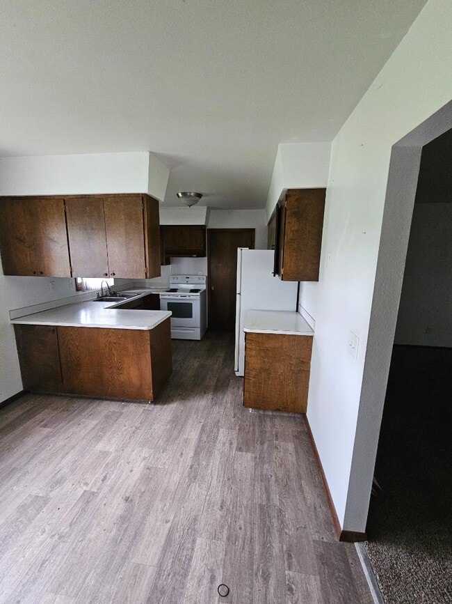 Building Photo - 808 W Sweet Ave