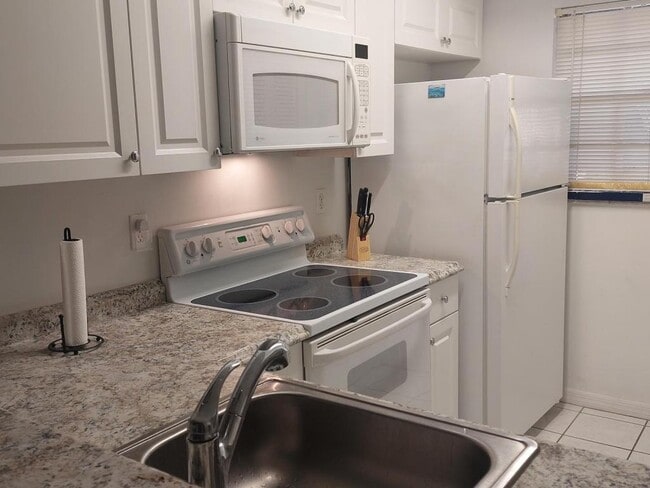 Building Photo - 2989 Sir Hamilton Cir