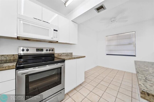 Foto del edificio - 2031 Coral Ridge Dr