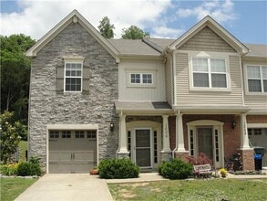 Building Photo - 1014 Chatsworth Dr