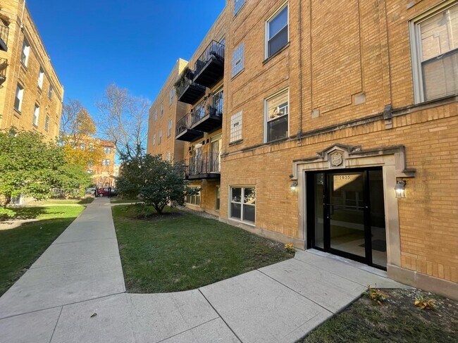 Foto del edificio - 1635 W Farwell Ave