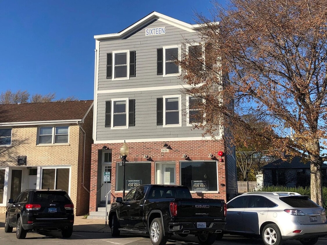 16 W Burlington Ave, Westmont, IL 60559 House Rental in Westmont, IL