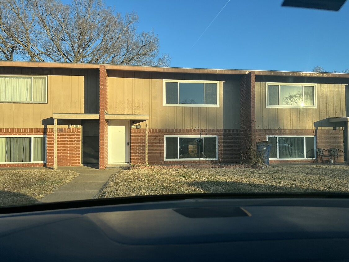 Primary Photo - 210 S Prospect Ave