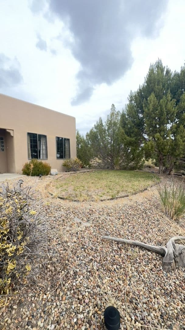 Building Photo - Beautiful 3 Bedroom Home 87402