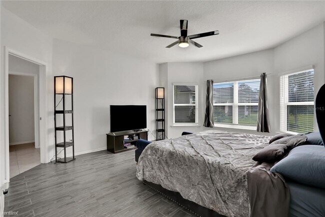 Building Photo - 3 br, 2 bath House - 3115 Firethorn Avenue