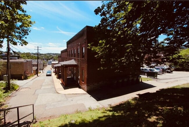 Building Photo - 110 Collier St