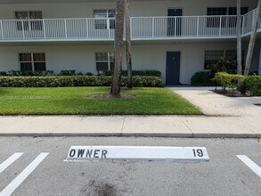 Building Photo - 4261 W Palm Aire Dr