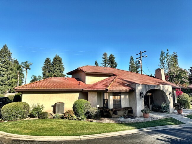 Building Photo - 3745 W. DAMSEN AVE - 2 BEDROOM 2 BATH - VI...