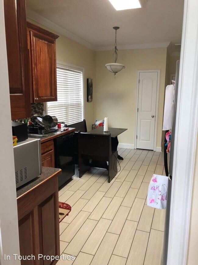Building Photo - 3 br, 2 bath House - 3860 Napa Dr