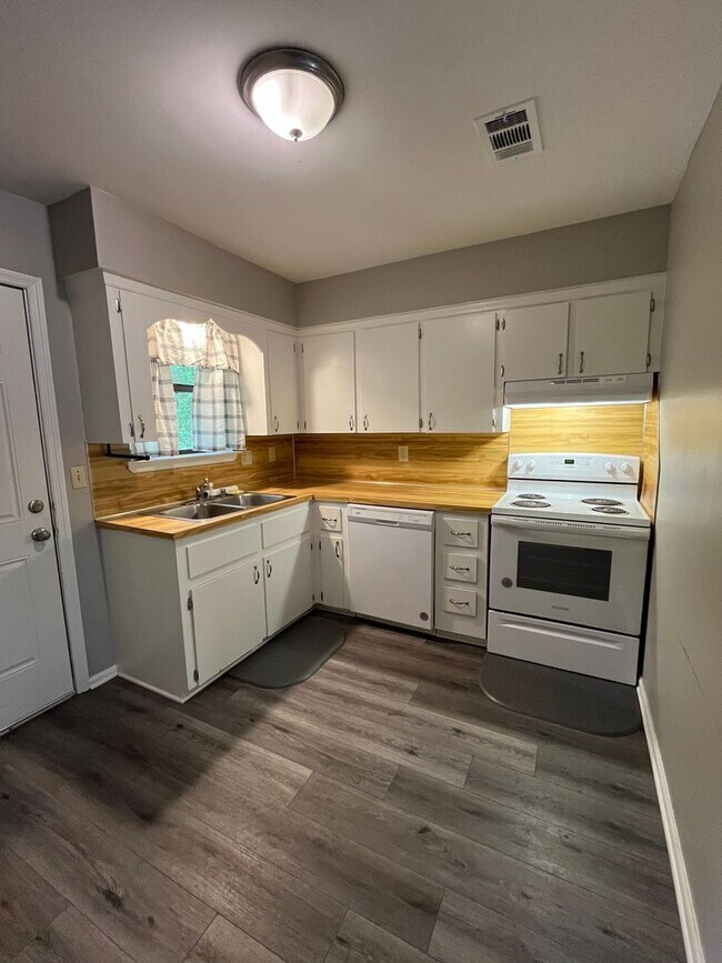 Foto del edificio - 218 Bellevue Cir