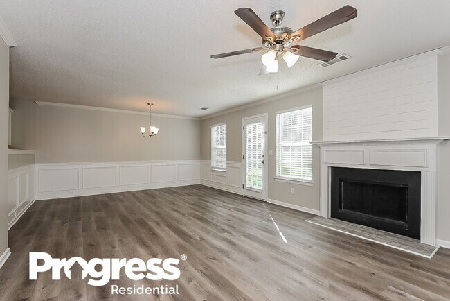 Foto del edificio - 409 Hidden Creek Ct