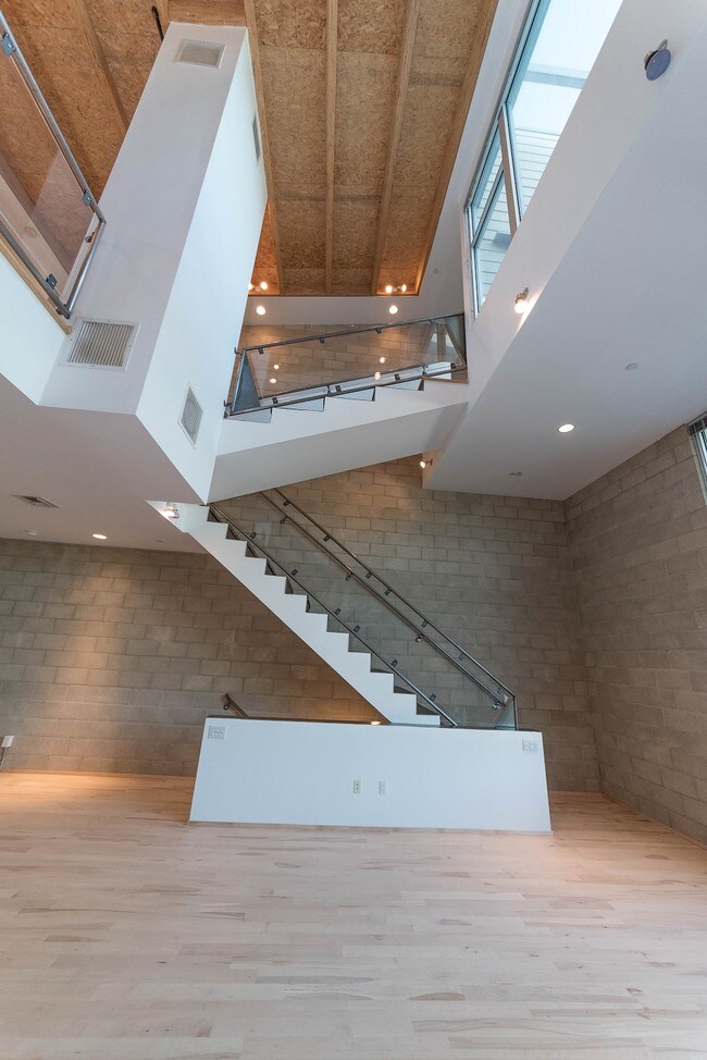 Foto del edificio - 717 N Highland Ave