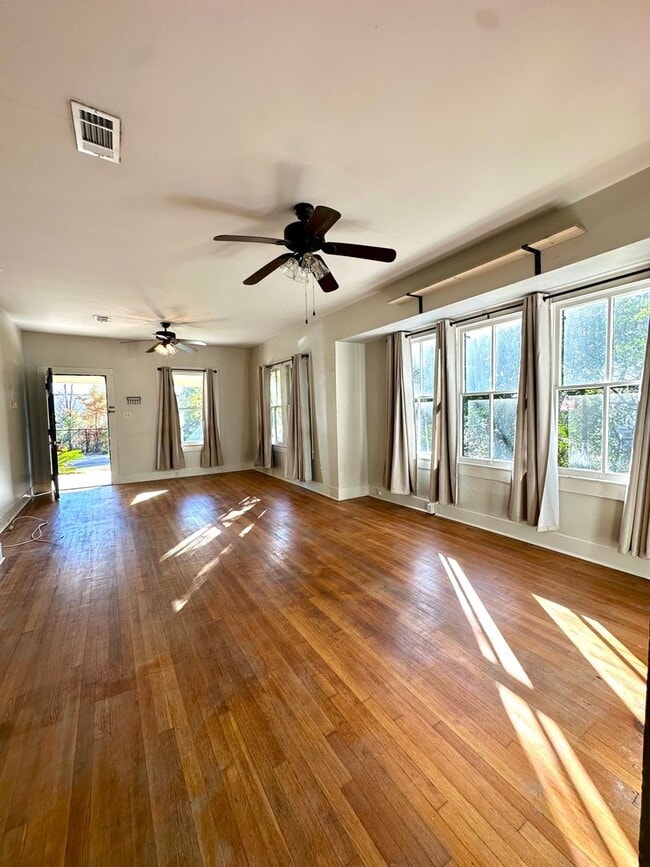 Building Photo - JANUARY MOVE IN SPECIAL!!!  1/2 OFF 1st Month's Rent