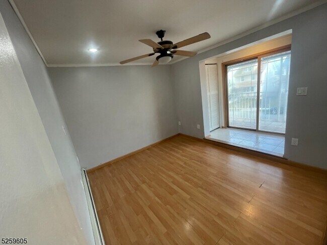 Foto del edificio - 832 Myrtle St