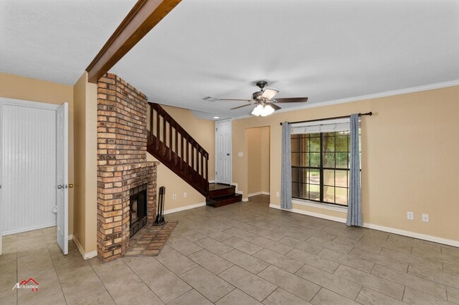 Building Photo - 3551 Eastlake Dr