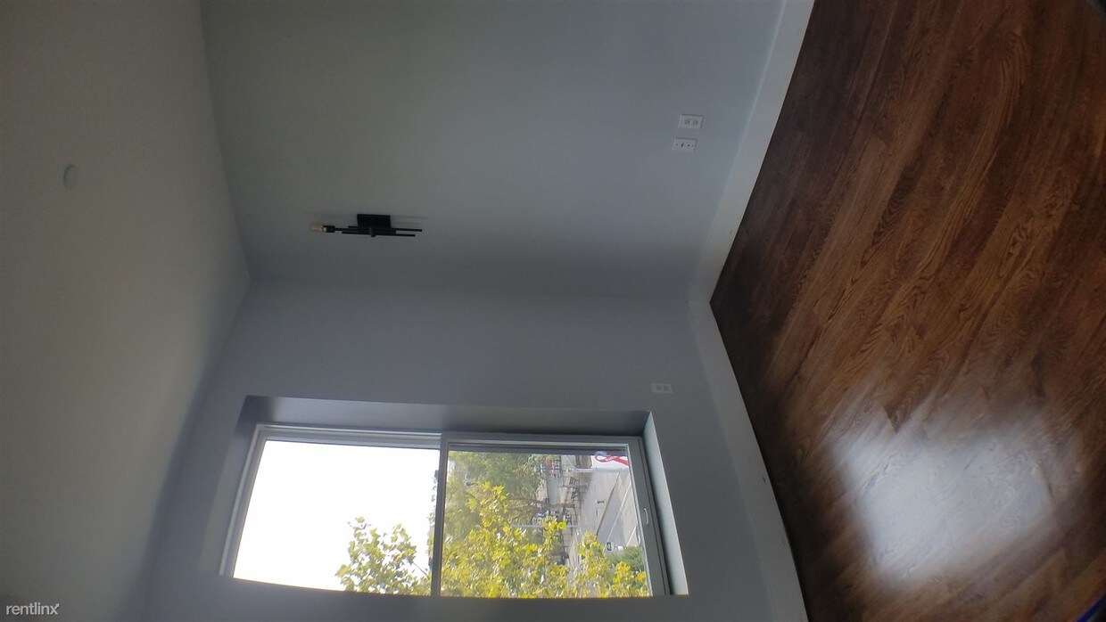Foto principal - 131 Tompkins Ave