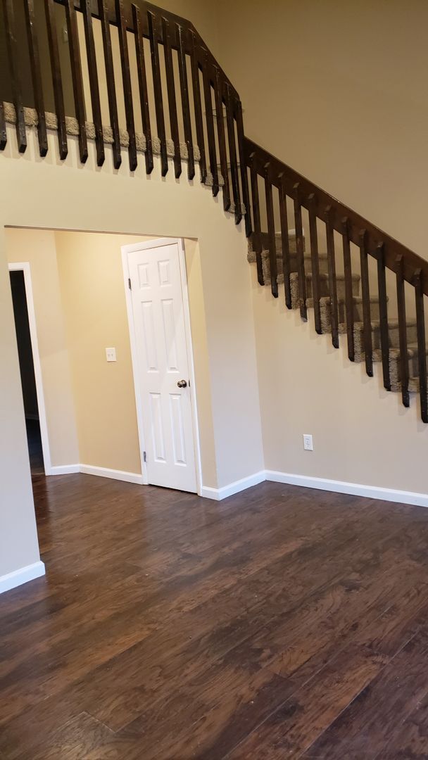Building Photo - 3 Bedroom 2 Bath townhouse in Dover