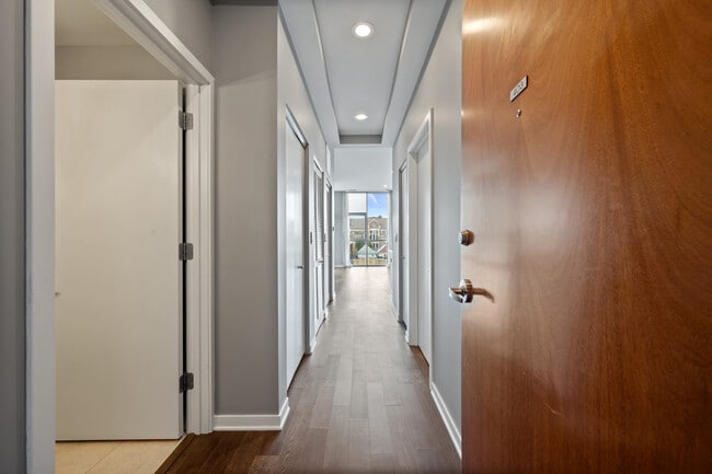 Foto del edificio - 1550 W Cornelia Ave