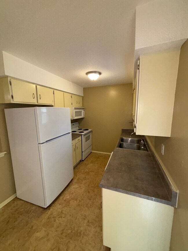 Foto del edificio - 409 NE Westwind Dr